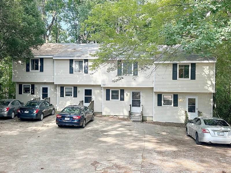 2 bed, 1.5 bath, 1077 sqft, $1,695 — Photo 1