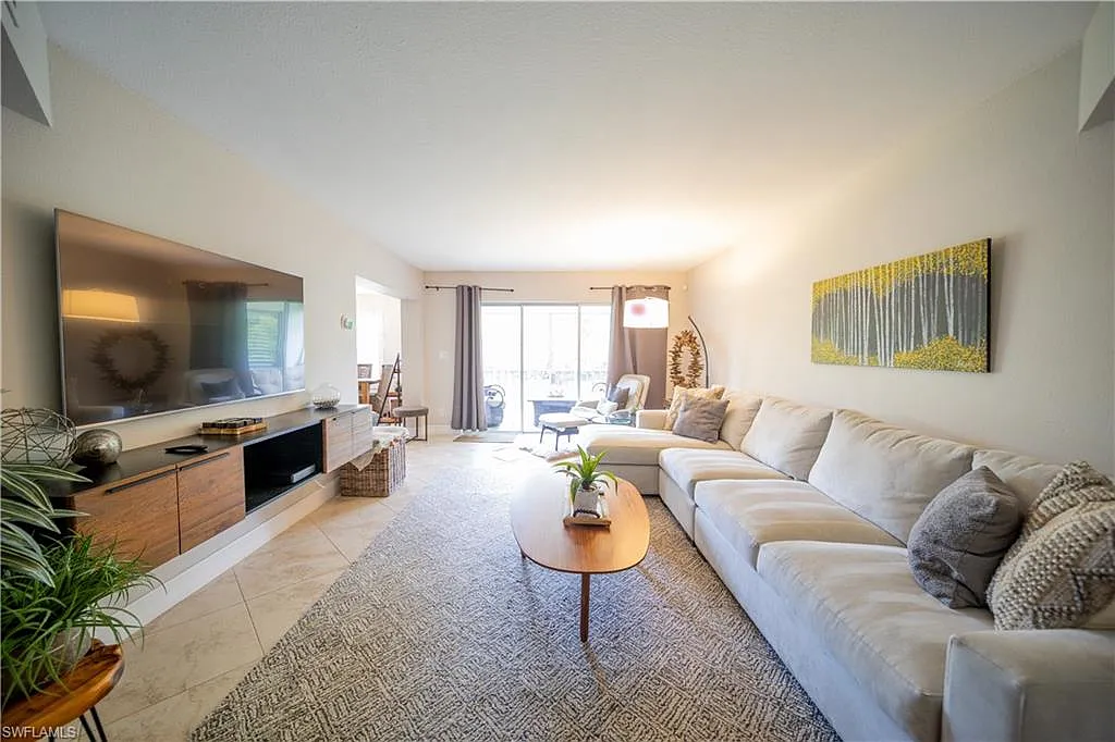 3 bed, 2.0 bath, 1660 sqft, $3,300 — Photo 2