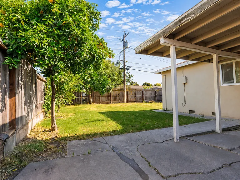 706 Edan Ave — Photo 17