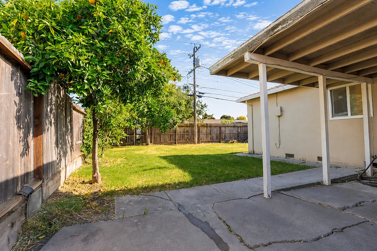 Building Photo - 706 Edan Ave