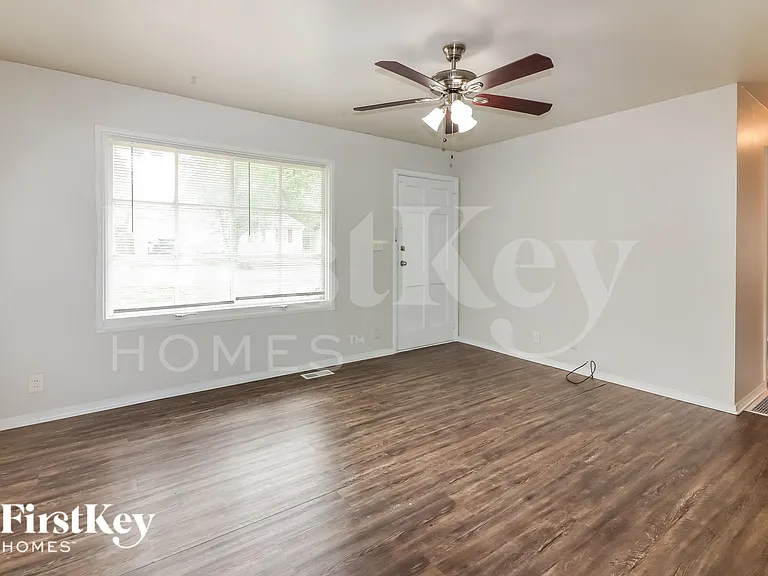 9312 Stark Ave — Photo 2