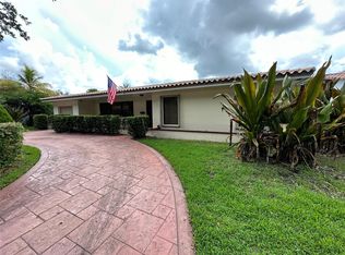 6873 Loch Ness Dr, Miami Lakes, FL 33014