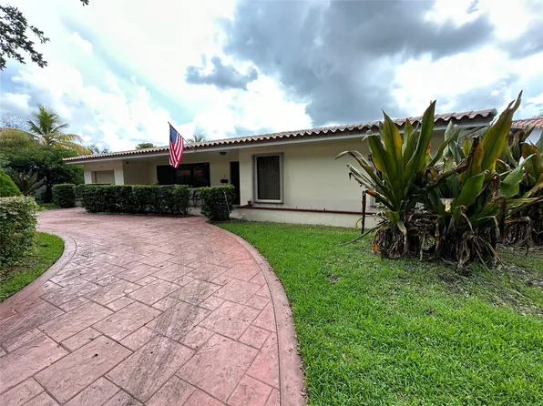6873 Loch Ness Drive, Miami Lakes, FL 33014