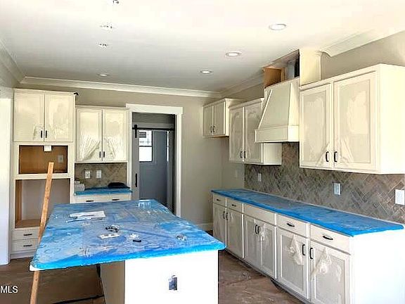 4th image of 181 Big Pine Rd