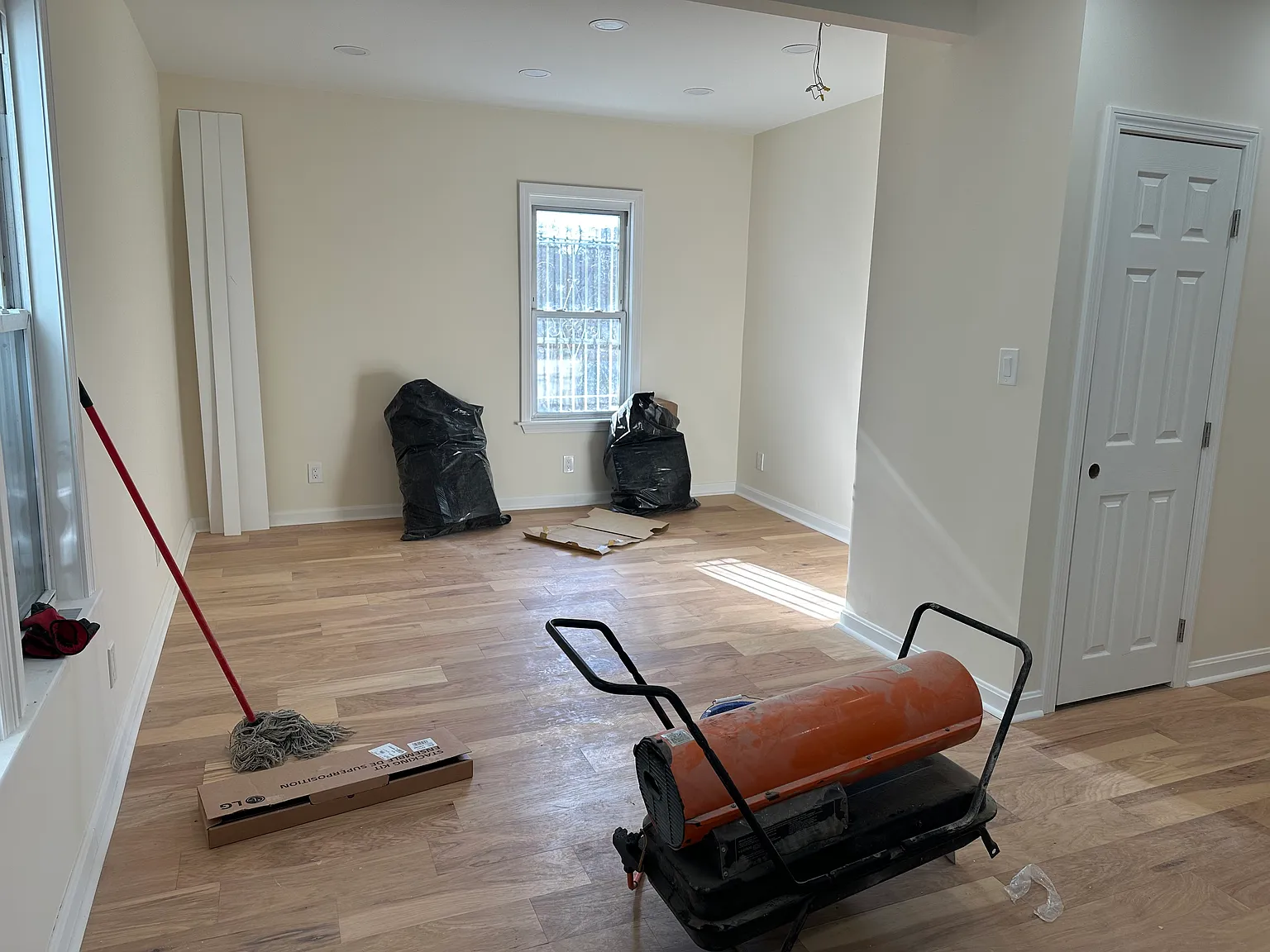 2 bed, 800 sqft, $3,500 — Photo 1