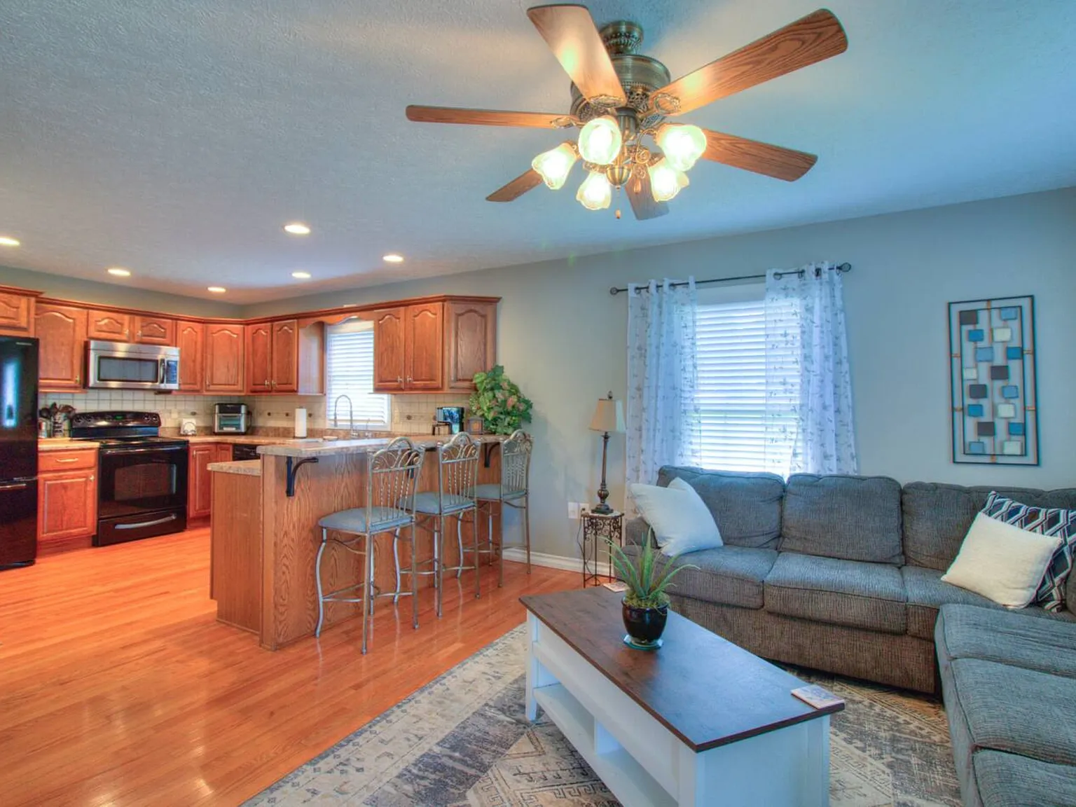 2 bed, $2,500 — Photo 2