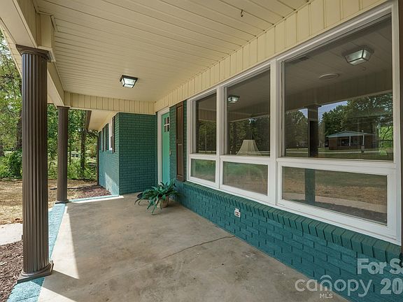 5th image of 624 Flicker St