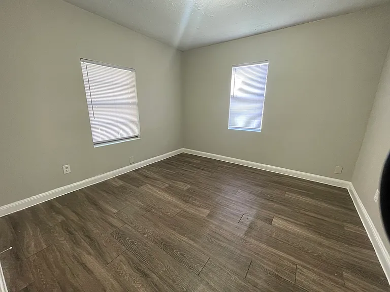 704 E Defee Ave — Photo 17
