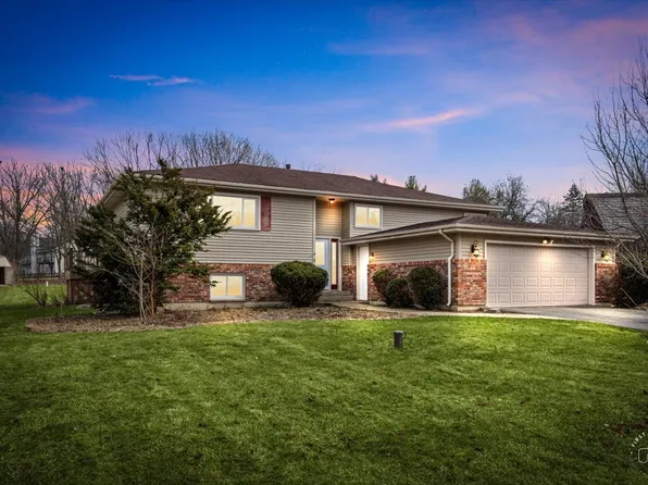 5N087 Mary Ct, St Charles, IL 60175