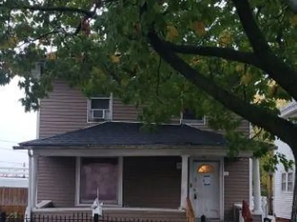 112 Woodlawn Ave, Aurora, IL 60506