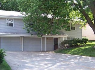 6647 Vernon Ave, Omaha, NE 68104