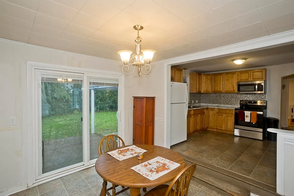 4 bed, 1100 sqft, $2,800 — Photo 3