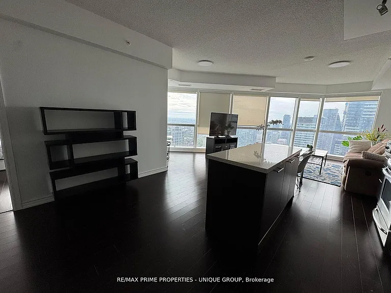386 Yonge St #5316 — Photo 8
