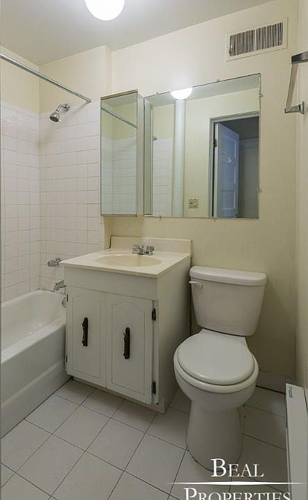 1st image of 428 W Belden Ave #202