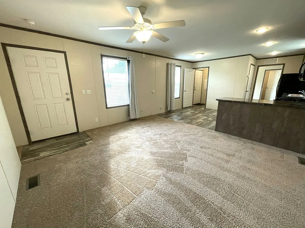 3 bed, 1056 sqft, $1,550 — Photo 4