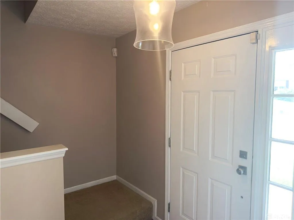 3 bed, 2.5 bath, 1658 sqft, $2,195 — Photo 3