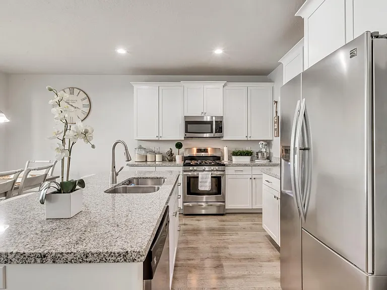 8136 S 5910 W — Photo 4