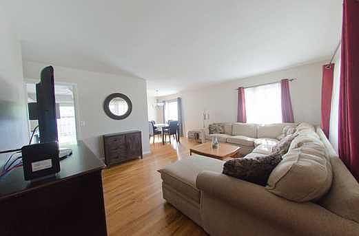 4th image of 981 Thunderbird Dr