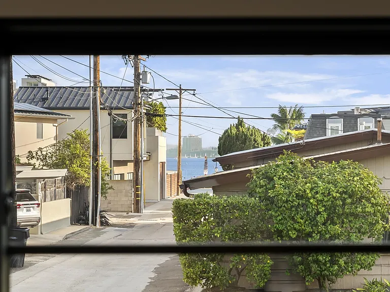 952 Pacific Beach Dr — Photo 18