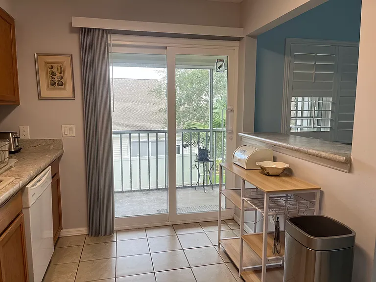 1924 Westminster Cir #6 — Photo 10