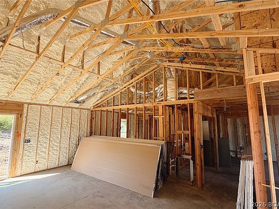 4th image of 208 Meredith Ln