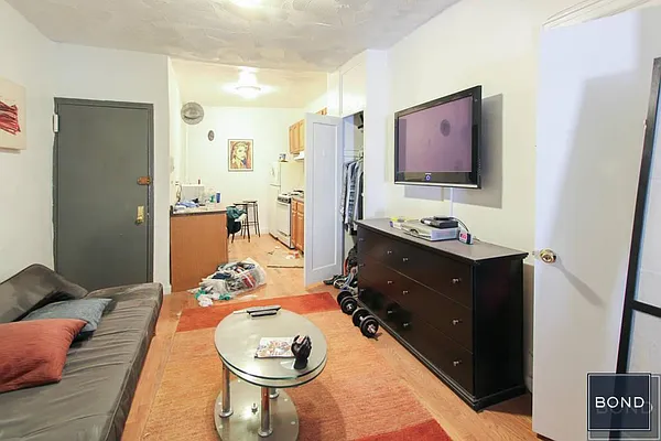 Rented by Bond New York | media 14