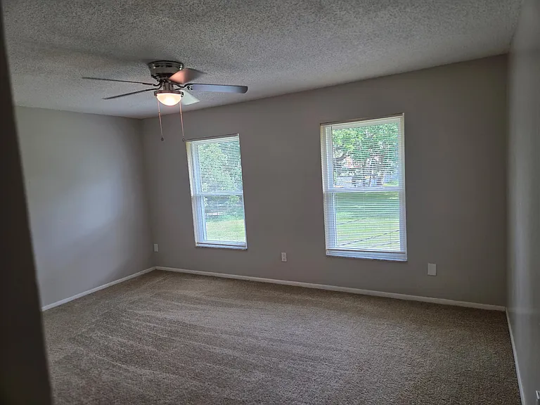 2434 N John Young Pkwy #6 — Photo 6