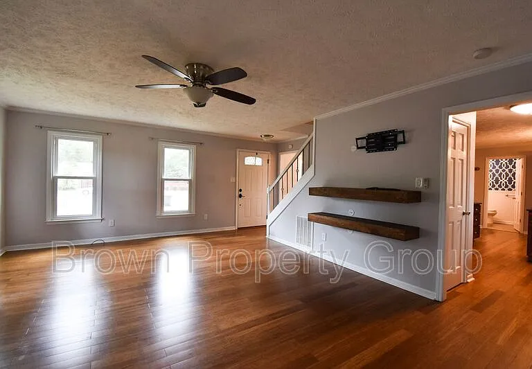 5804 Norman Pl — Photo 4