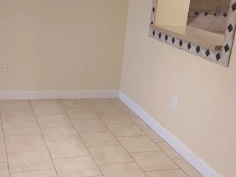 7430 Lake Breeze Dr — Photo 16