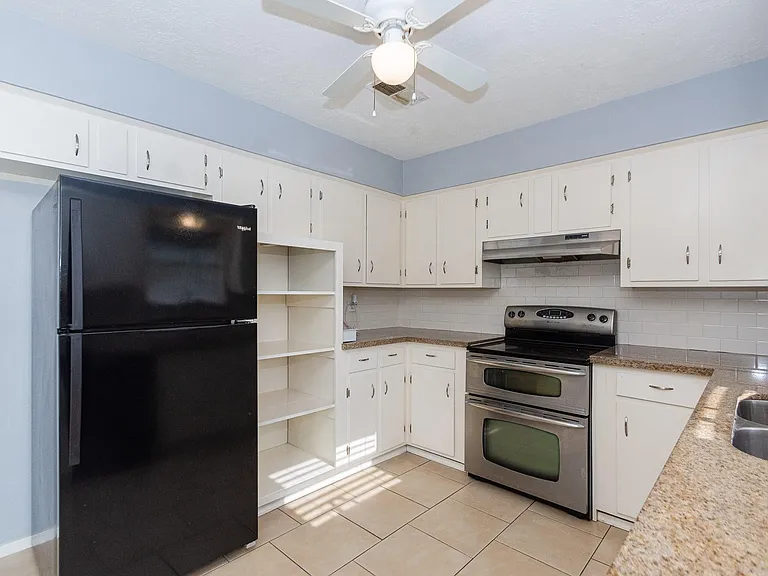 4210 Cork Ln — Photo 17