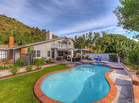 Tranquil Canyon Living Poolside!