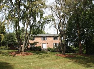 935 Peacock Station Rd, Mc Lean, VA 22102