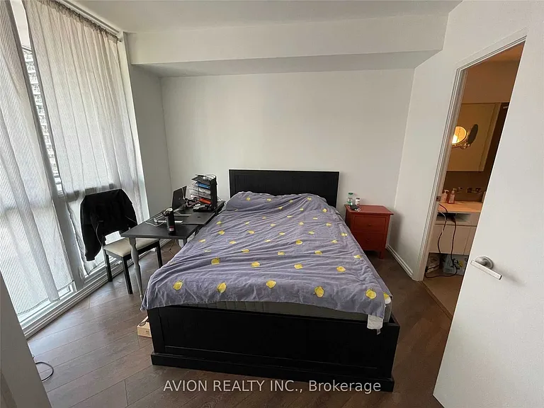 45 Charles St E #1010 — Photo 4