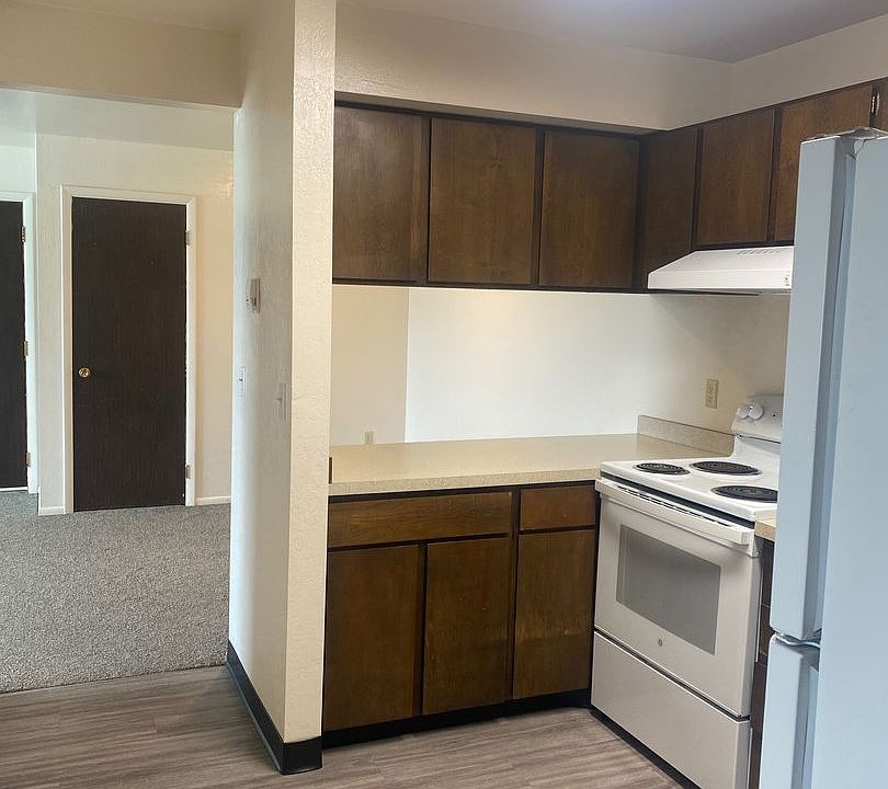 1st image of 1621 W College St #6