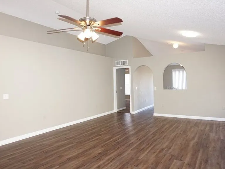 6648 Gentle Oaks Dr E — Photo 3