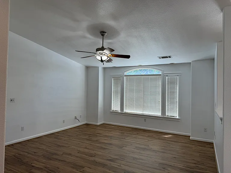 1343 Britt Ln — Photo 4