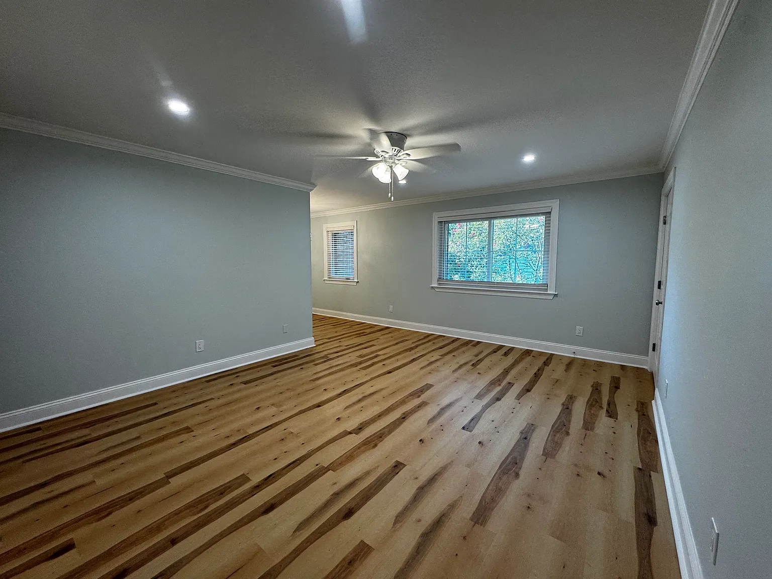 2 bed, 915 sqft, $2,600 — Photo 2