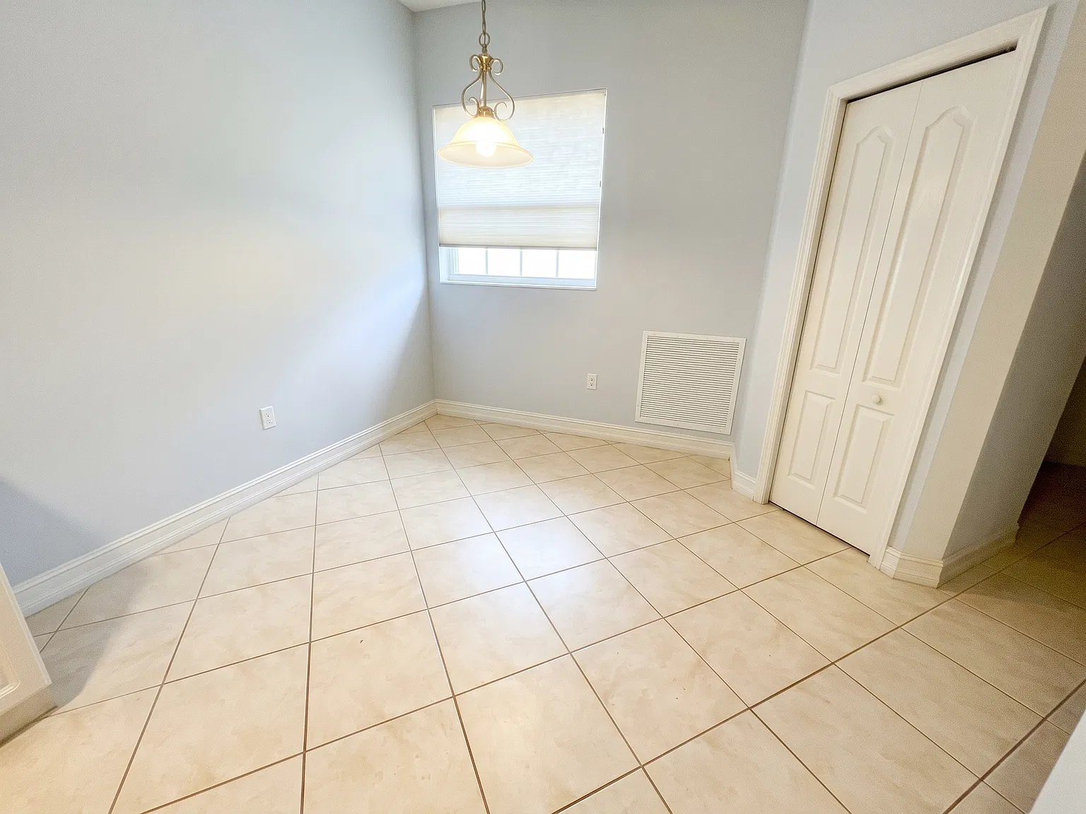 3 bed, 1742 sqft, $2,575 — Photo 4