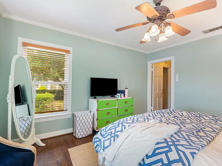 4220 Lovers Ln — Photo 25