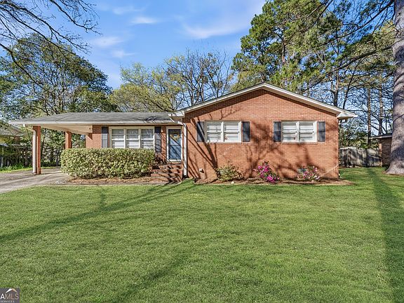 2nd image of 1735 Cardinal Rd