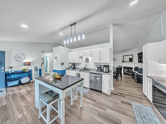 5th image of 411 Hill Ln
