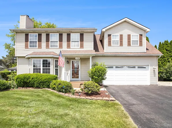 418 N Pointe Dr, Whitmore Lake, MI 48189