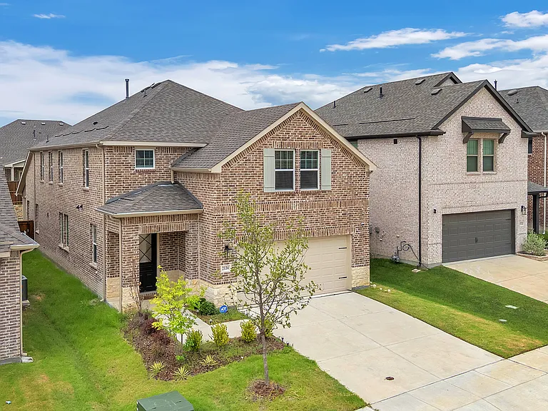 2136 Sunnymede Dr — Photo 1