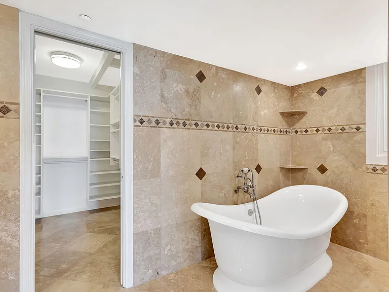 400 Beach Rd #103 — Photo 17