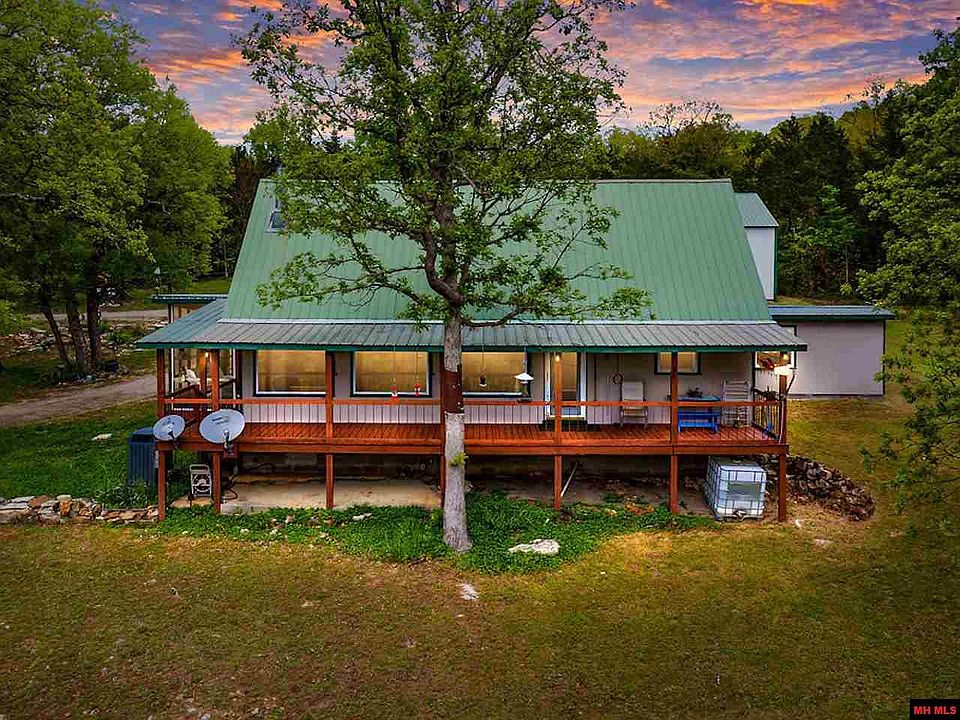 1st image of 570 Connors Pl