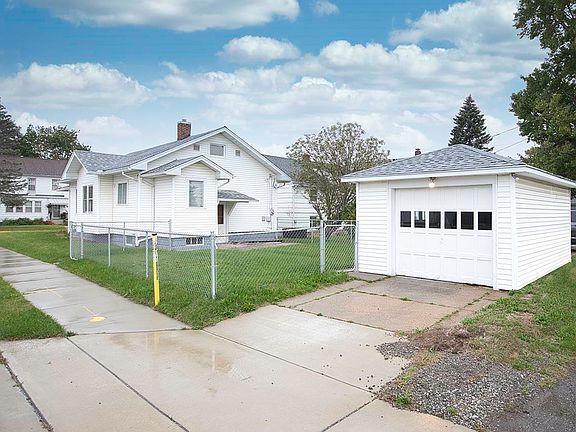 4th image of 402 Gernhart Ave