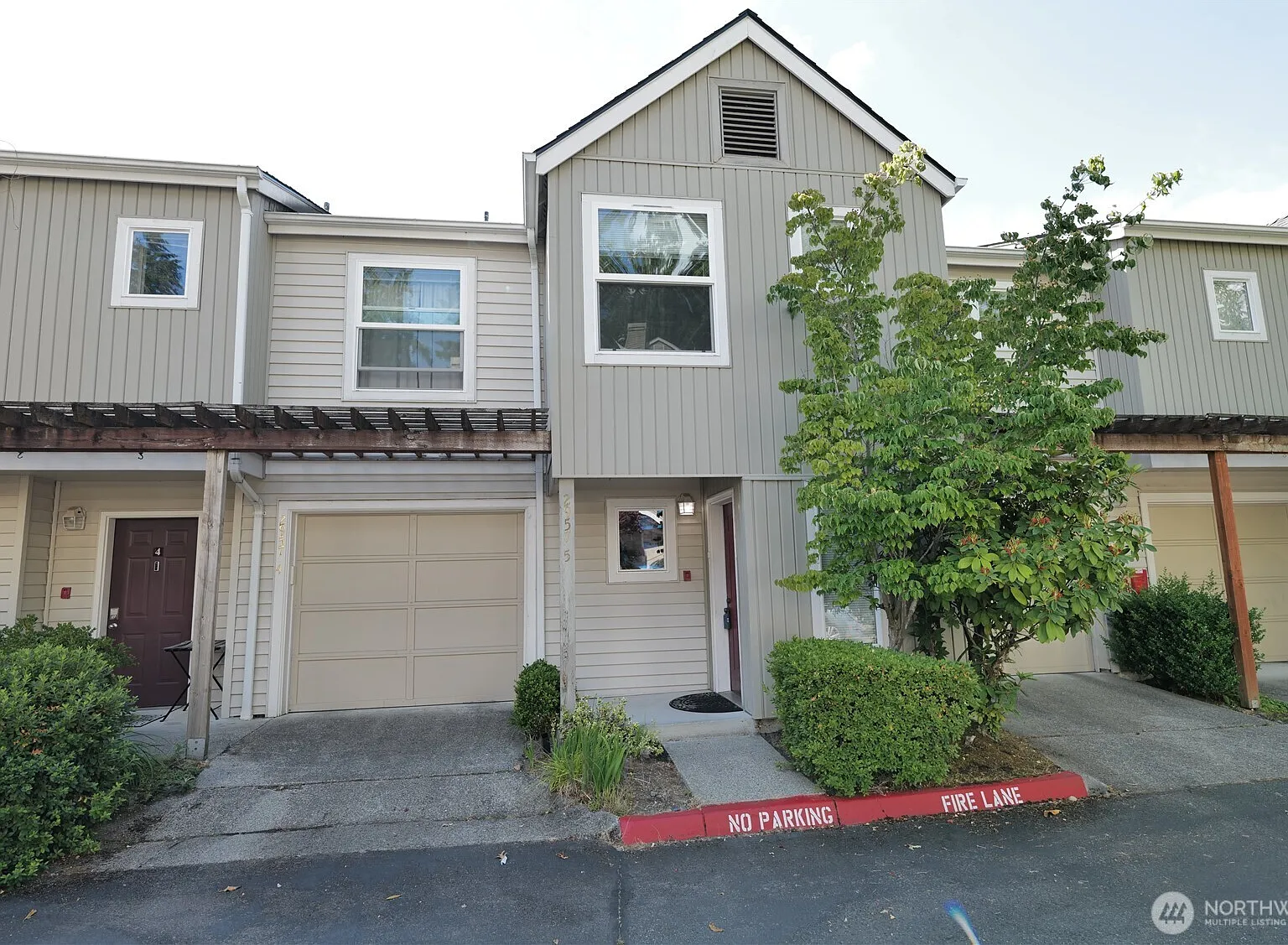 2 bed, 2.5 bath, 1299 sqft, $3,100 — Photo 1