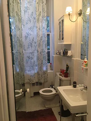 Rented by Roberta Russell, LREB | media 24