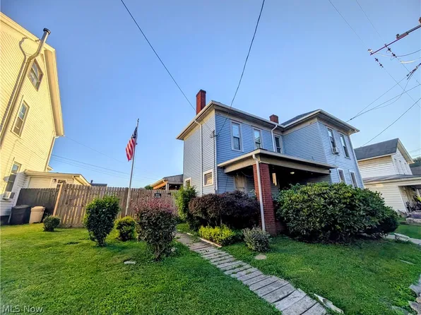 306 10th St, Wellsville, OH 43968
