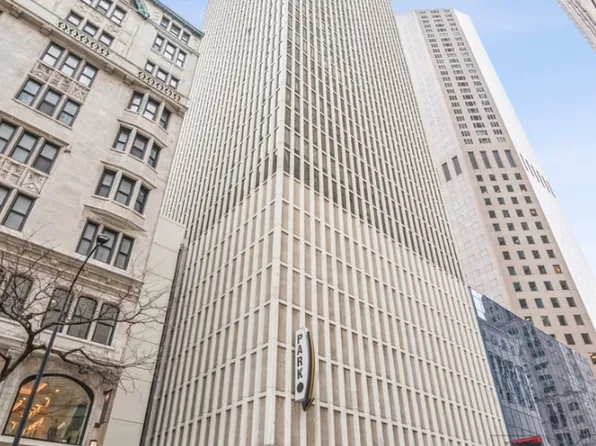 100 E Walton St, Chicago, IL